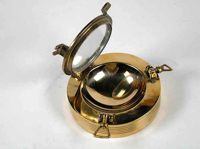 Mosazn� popeln�k